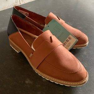 Tom’s loafer, women’s 9, never worn.